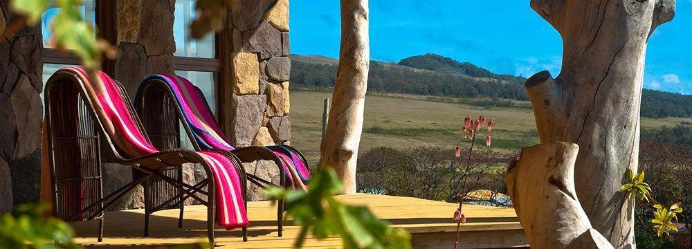 Hotel Hare Uta Hanga Roa Exterior photo