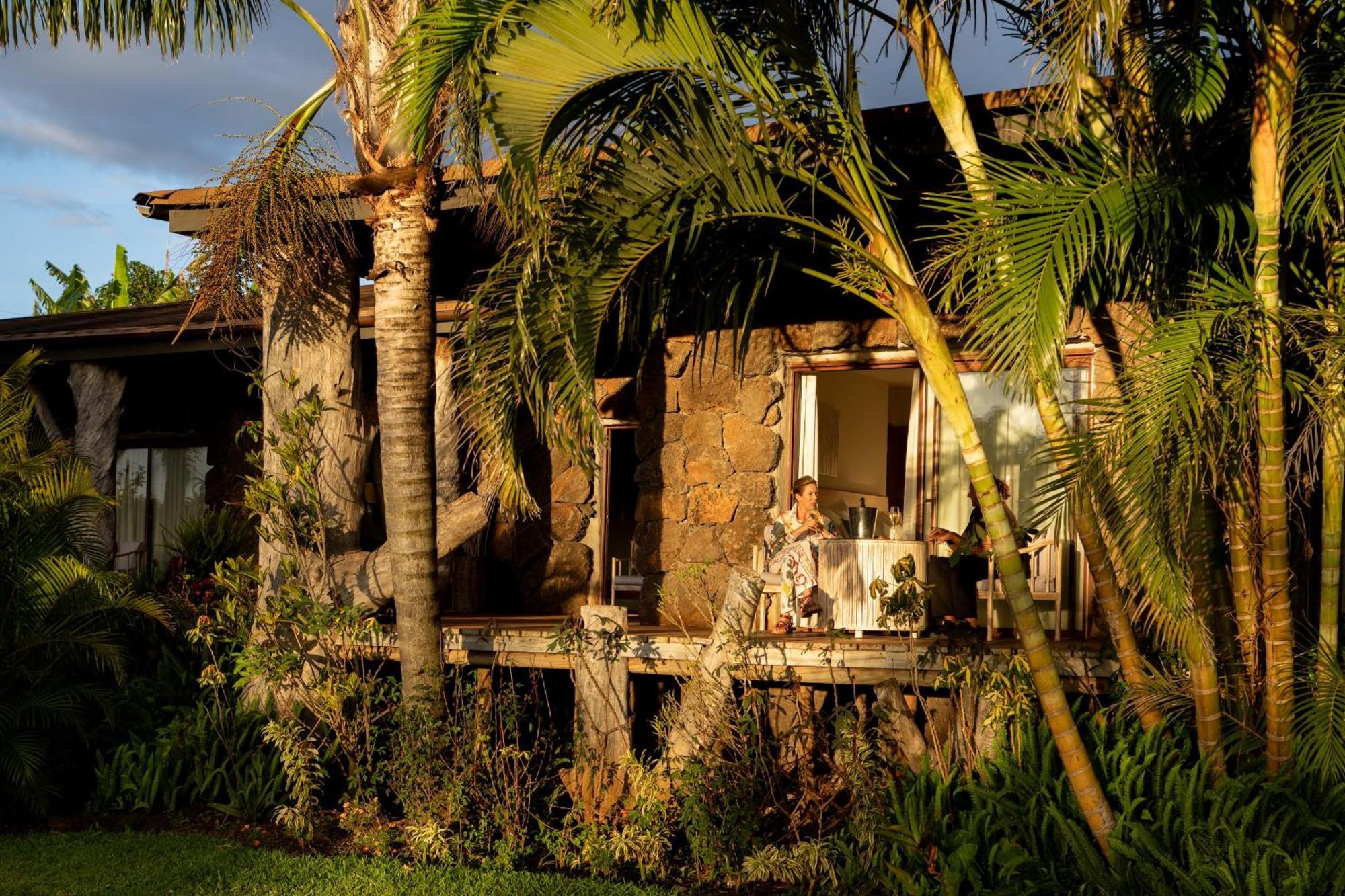 Hotel Hare Uta Hanga Roa Exterior photo